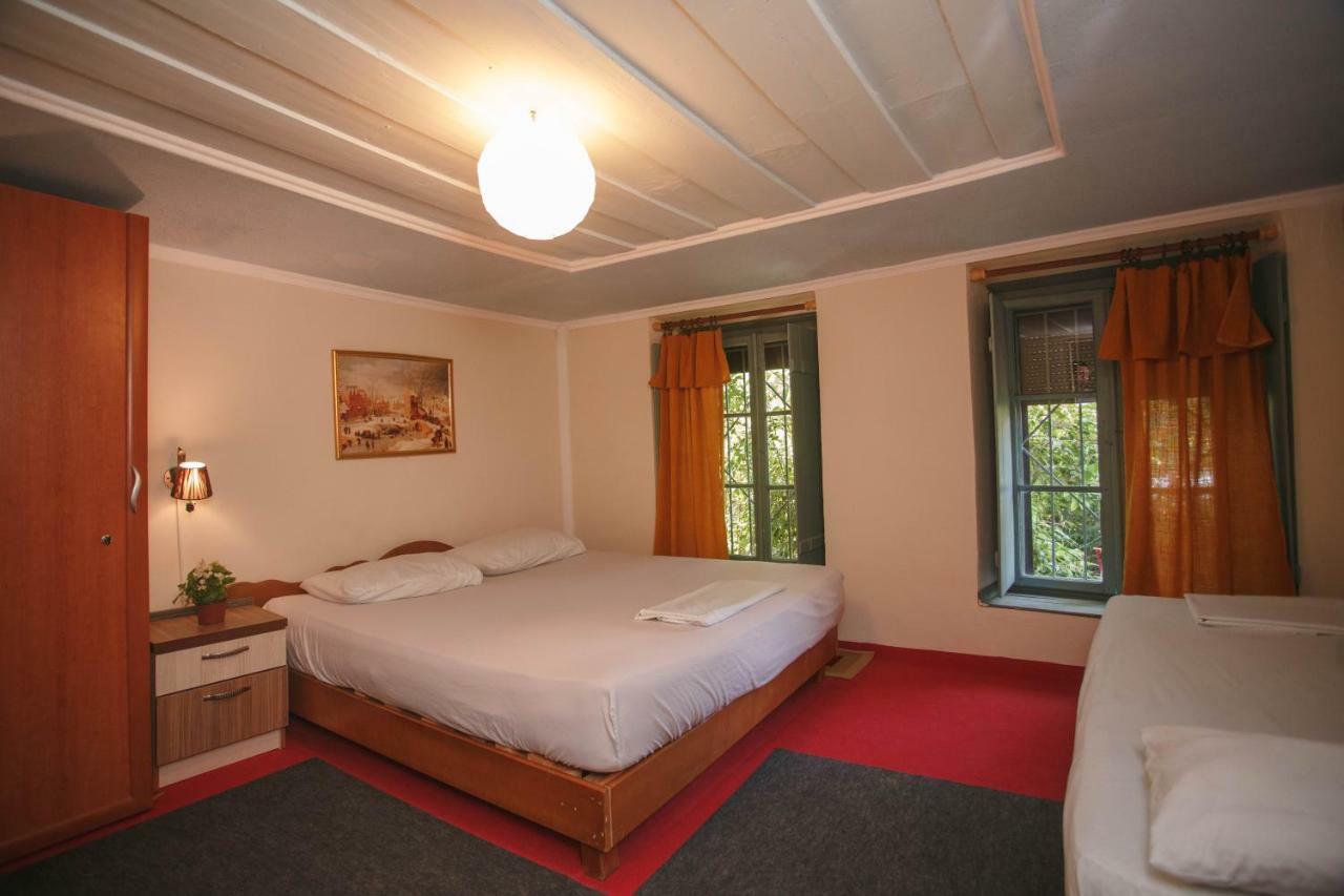 The Wanderers Hostel Shkodër Екстериор снимка