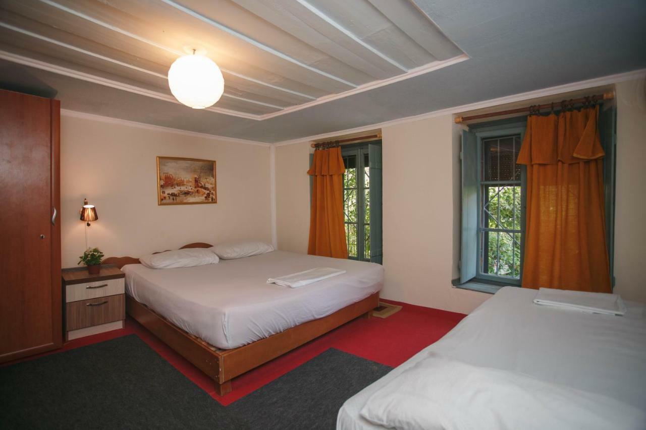 The Wanderers Hostel Shkodër Екстериор снимка