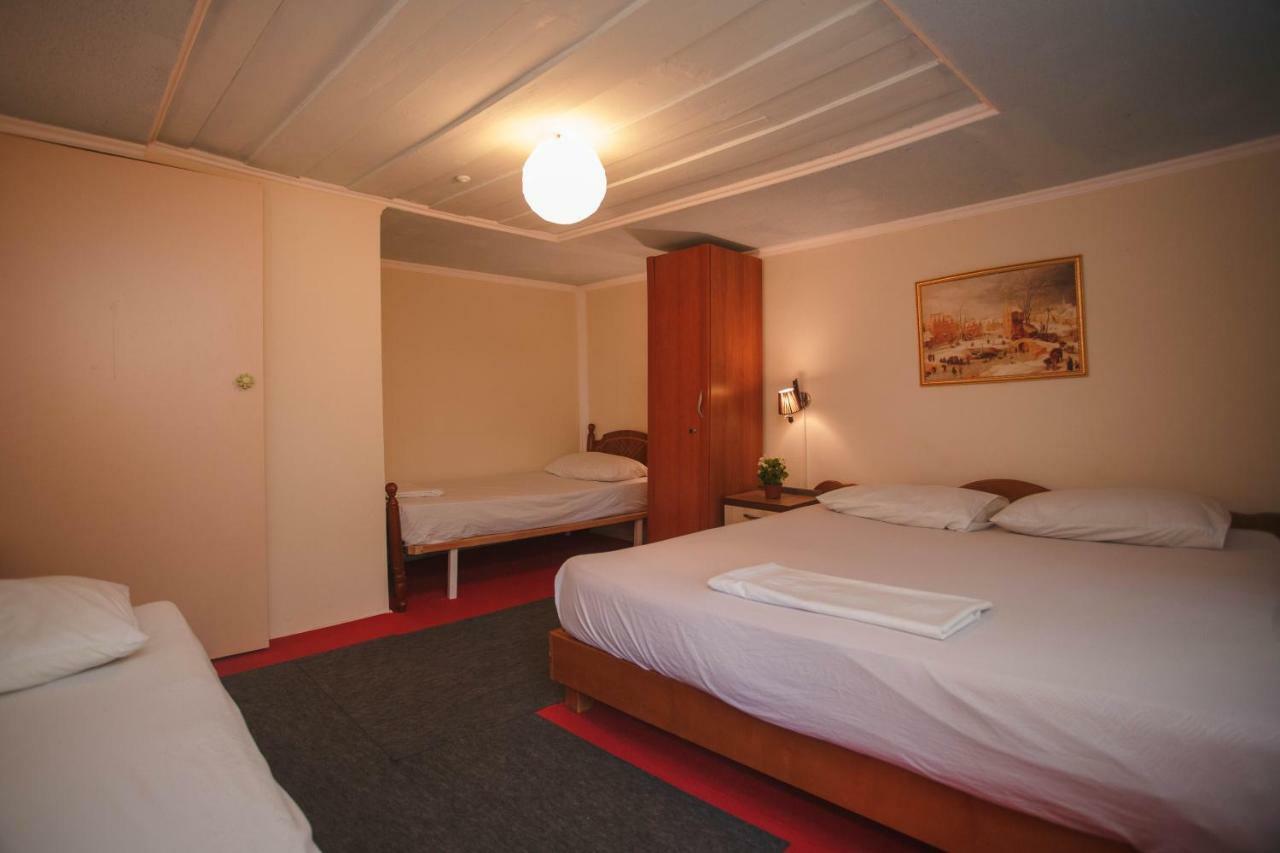 The Wanderers Hostel Shkodër Екстериор снимка